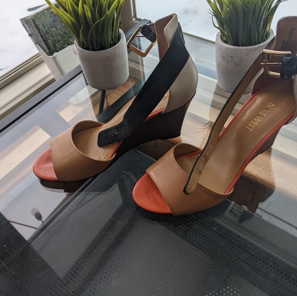 NWOT Nine West Leather wedge Sandals - Picture 2 of 4